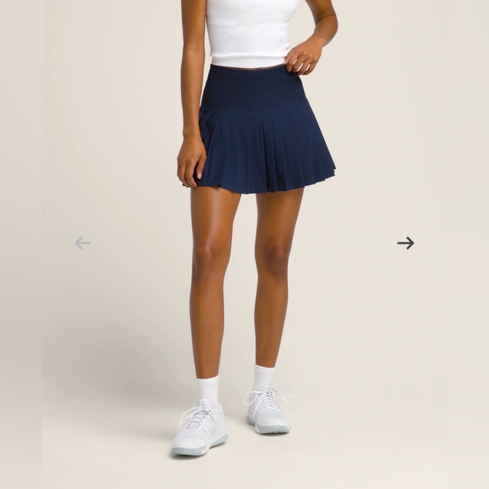 Wilson Midtown Tennis skirt in classic navy size small
